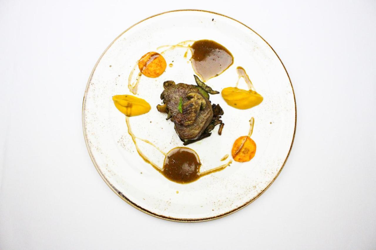 Hotel-Restaurant La P'Tite Auberge Lillebonne Eksteriør bilde