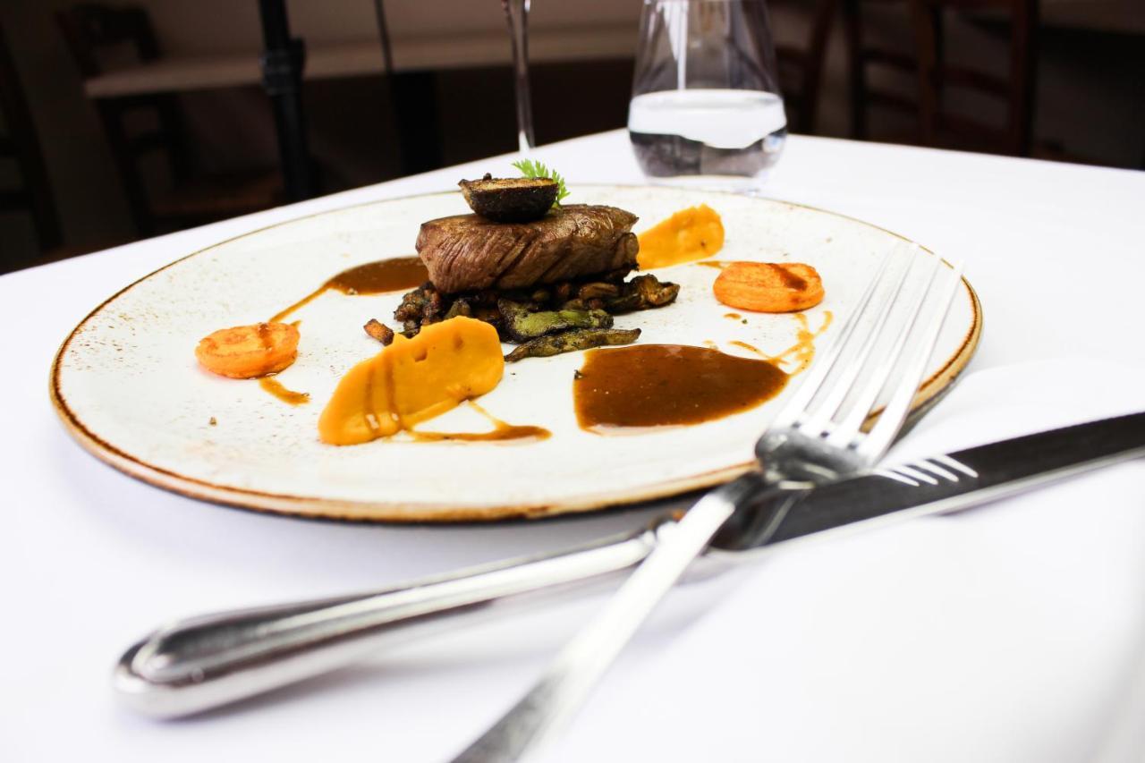 Hotel-Restaurant La P'Tite Auberge Lillebonne Eksteriør bilde