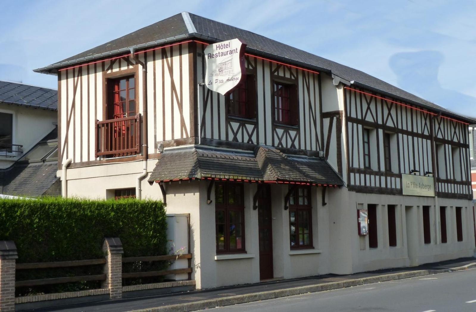 Hotel-Restaurant La P'Tite Auberge Lillebonne Eksteriør bilde