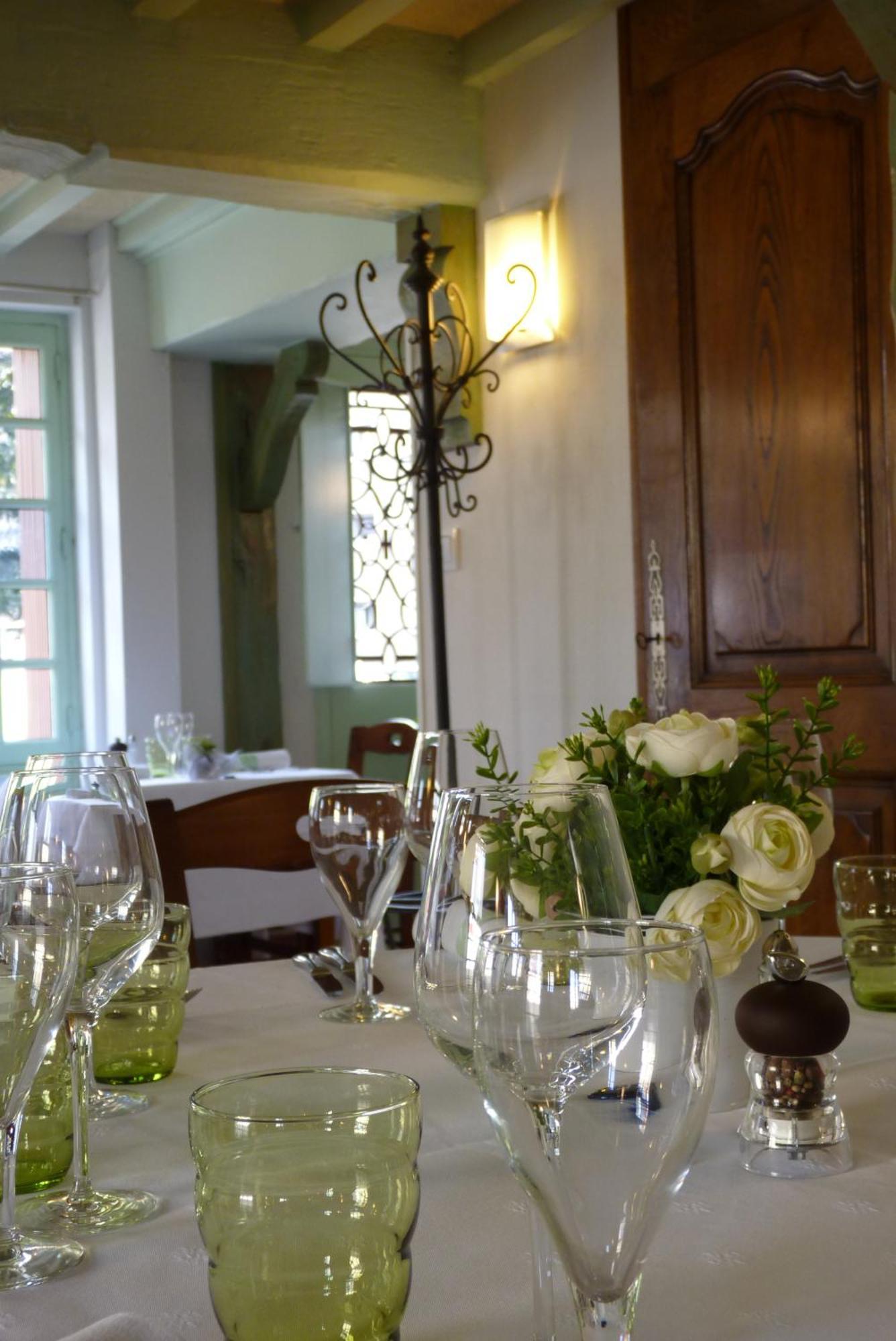 Hotel-Restaurant La P'Tite Auberge Lillebonne Eksteriør bilde
