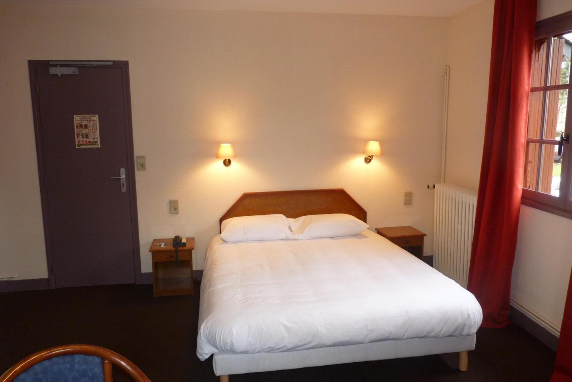 Hotel-Restaurant La P'Tite Auberge Lillebonne Eksteriør bilde