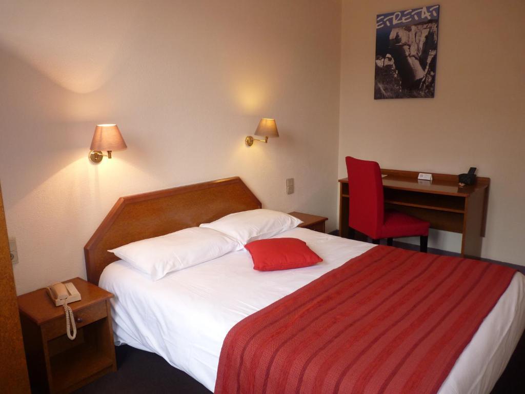 Hotel-Restaurant La P'Tite Auberge Lillebonne Rom bilde