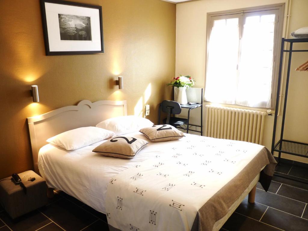 Hotel-Restaurant La P'Tite Auberge Lillebonne Rom bilde