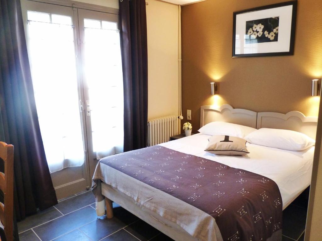 Hotel-Restaurant La P'Tite Auberge Lillebonne Rom bilde