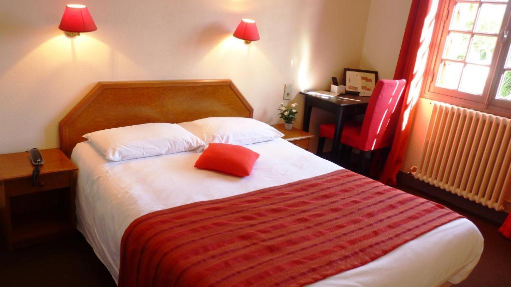 Hotel-Restaurant La P'Tite Auberge Lillebonne Rom bilde