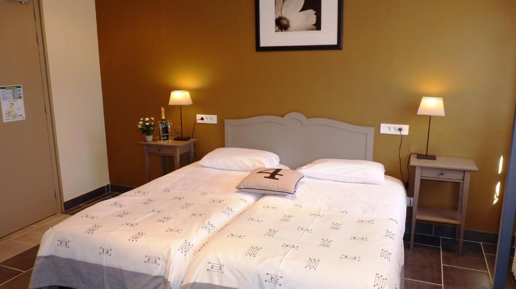 Hotel-Restaurant La P'Tite Auberge Lillebonne Rom bilde