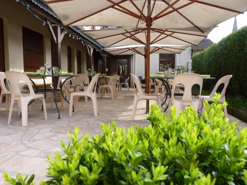 Hotel-Restaurant La P'Tite Auberge Lillebonne Eksteriør bilde